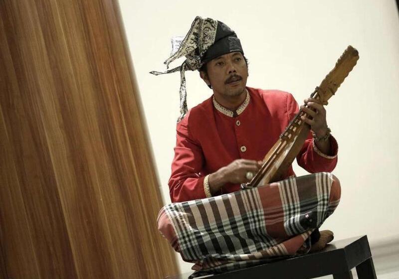 בית מלון כפרי Santika Makassar