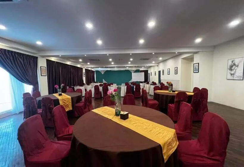 Отель The Elopura