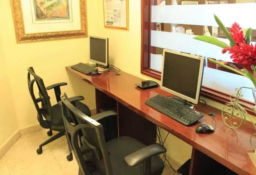 فندق Toscana Inn