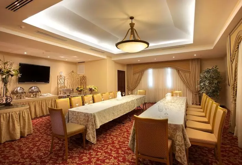 فندق Toscana Inn