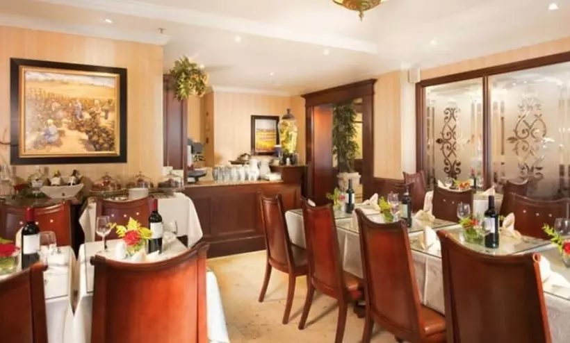 فندق Toscana Inn