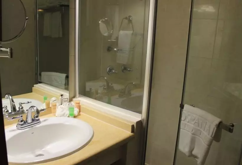 فندق Toscana Inn