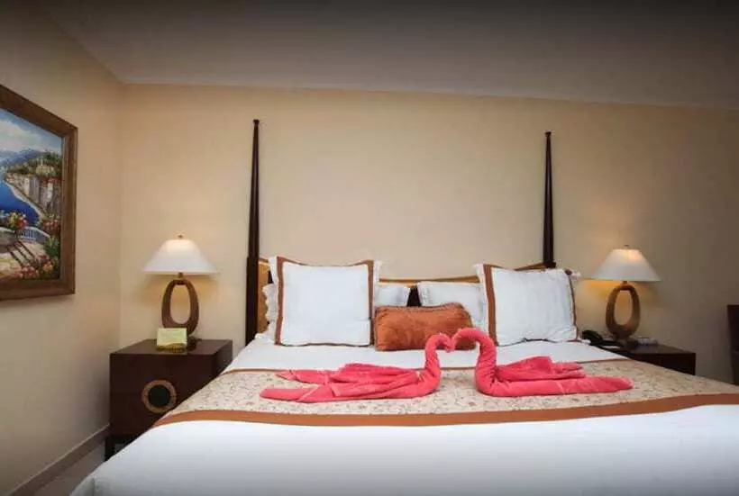 فندق Toscana Inn