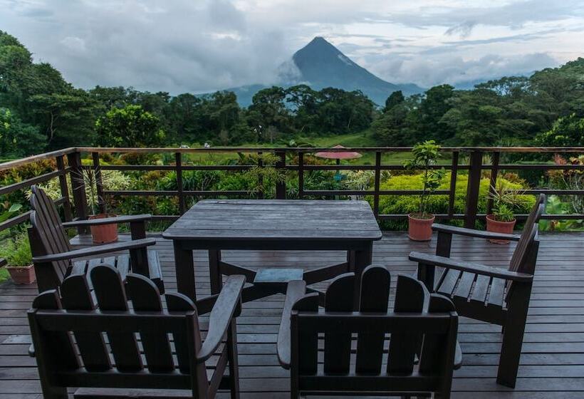 هتل Arenal Lodge