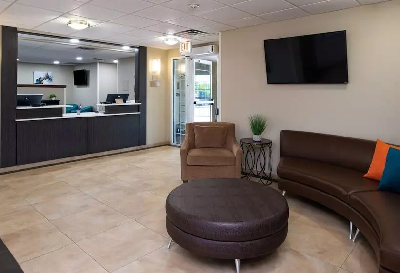 Отель Candlewood Suites Olathe, An Ihg