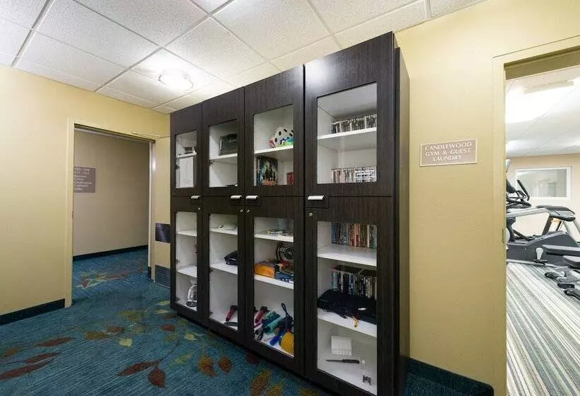 Отель Candlewood Suites Olathe, An Ihg