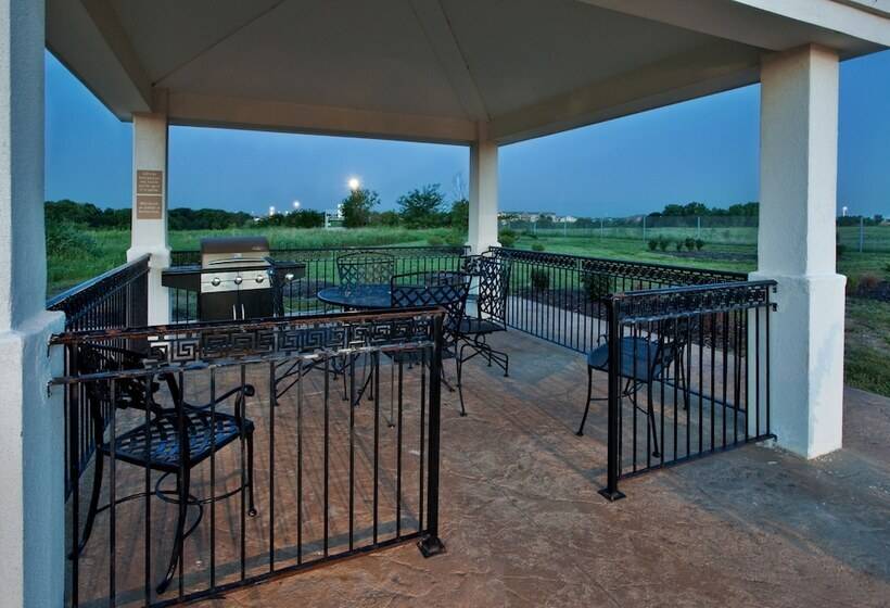 호텔 Candlewood Suites Olathe, An Ihg