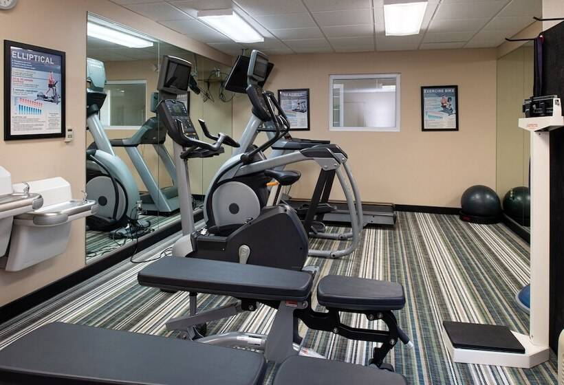 호텔 Candlewood Suites Olathe, An Ihg