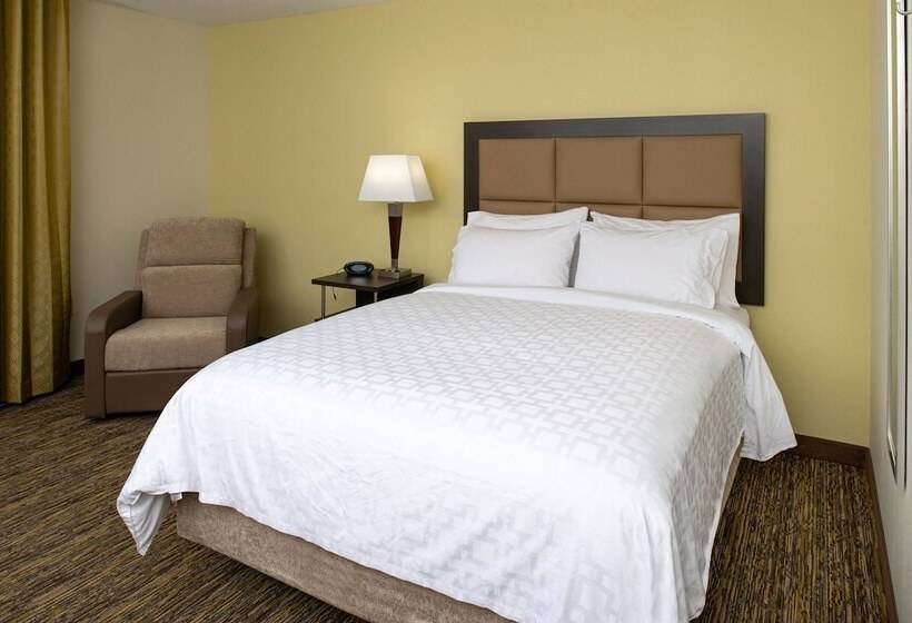 호텔 Candlewood Suites Olathe, An Ihg