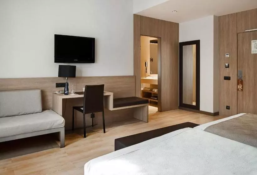 Отель Catalonia Atocha