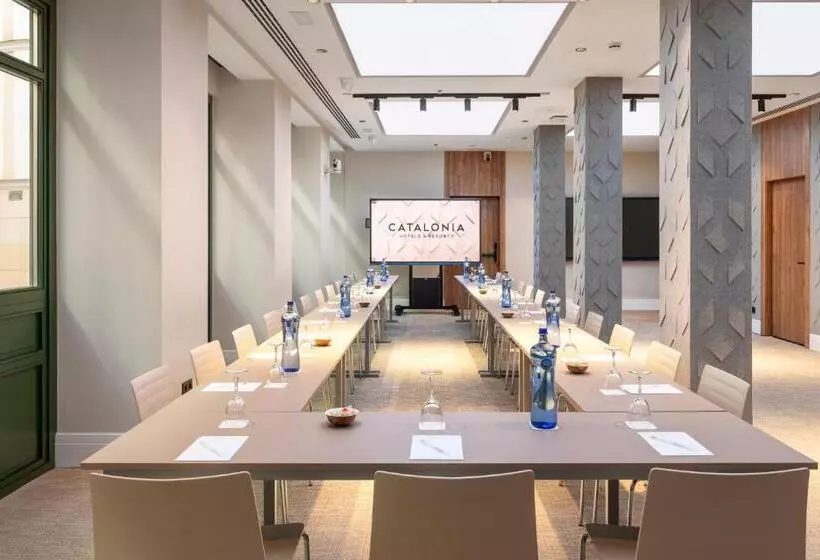 Отель Catalonia Atocha