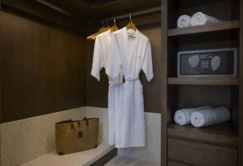 Отель Conrad Maldives Rangali Island