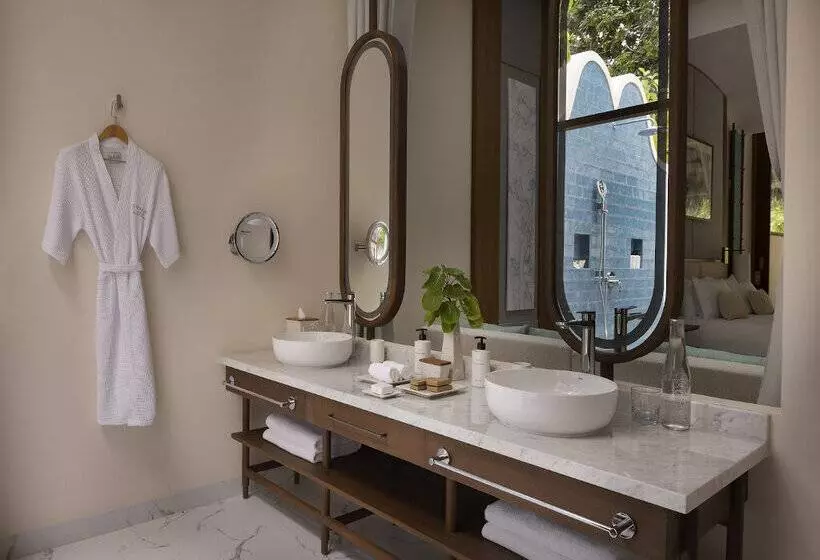 Отель Conrad Maldives Rangali Island