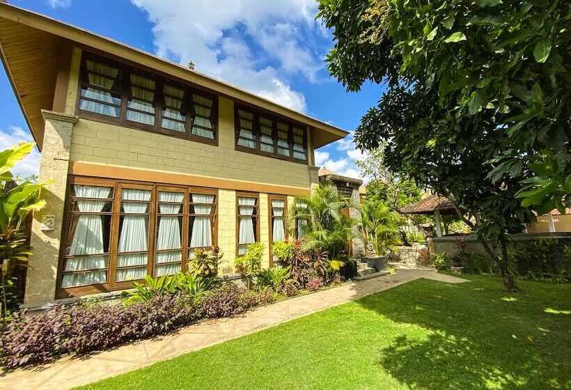 ホテル Desamuda Village