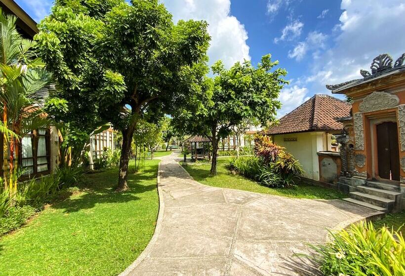 ホテル Desamuda Village