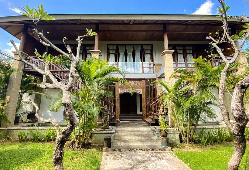 ホテル Desamuda Village