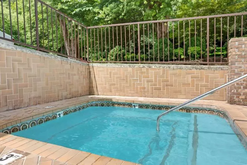 Отель Gatlinburg River Inn