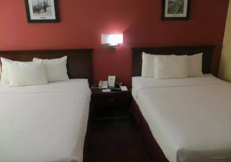 Отель Gatlinburg River Inn