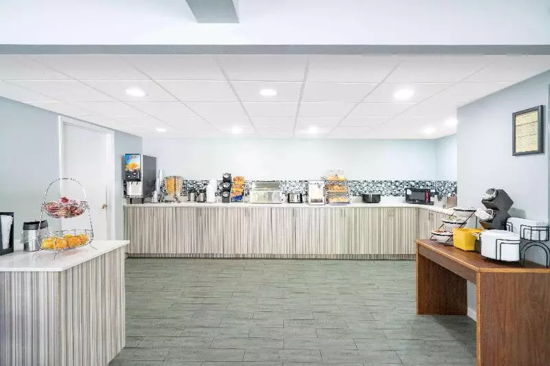 Отель Gatlinburg River Inn