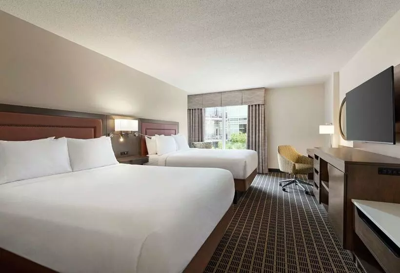 هتل Hampton Inn & Suites Greenville Downtown Riverplace