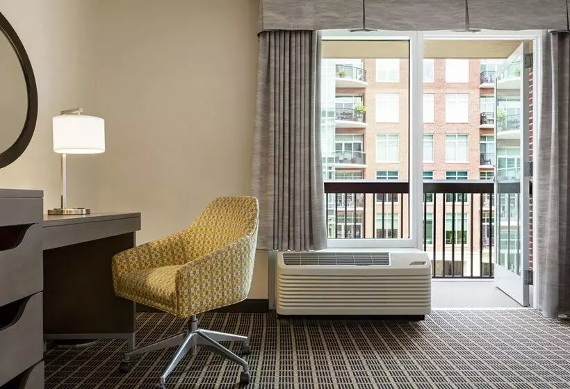 هتل Hampton Inn & Suites Greenville Downtown Riverplace