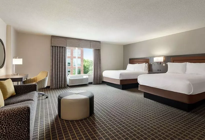 هتل Hampton Inn & Suites Greenville Downtown Riverplace