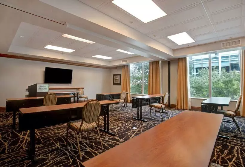 هتل Hampton Inn & Suites Greenville Downtown Riverplace