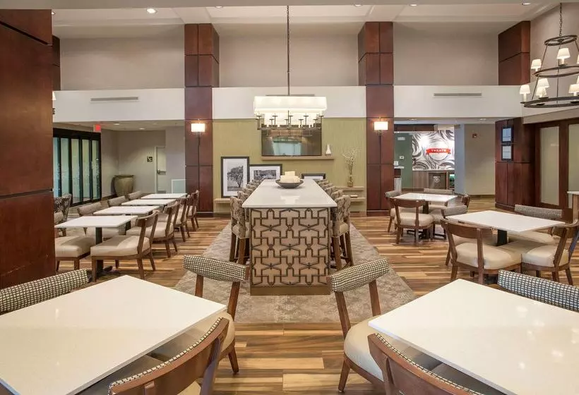 هتل Hampton Inn & Suites Mobile Providence Park/airport