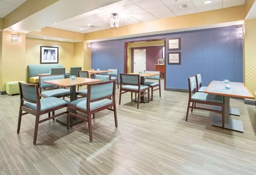 Отель Hampton Inn Santa Rosa