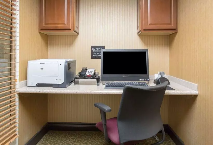 Отель Hampton Inn Santa Rosa