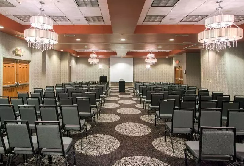 هتل Hampton Inn & Suites Raleighdurham Airportbrier Creek