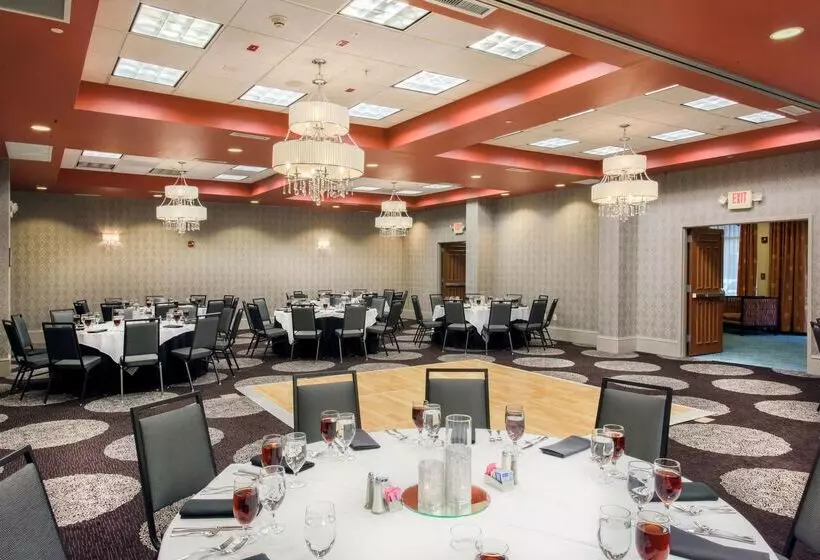 هتل Hampton Inn & Suites Raleighdurham Airportbrier Creek