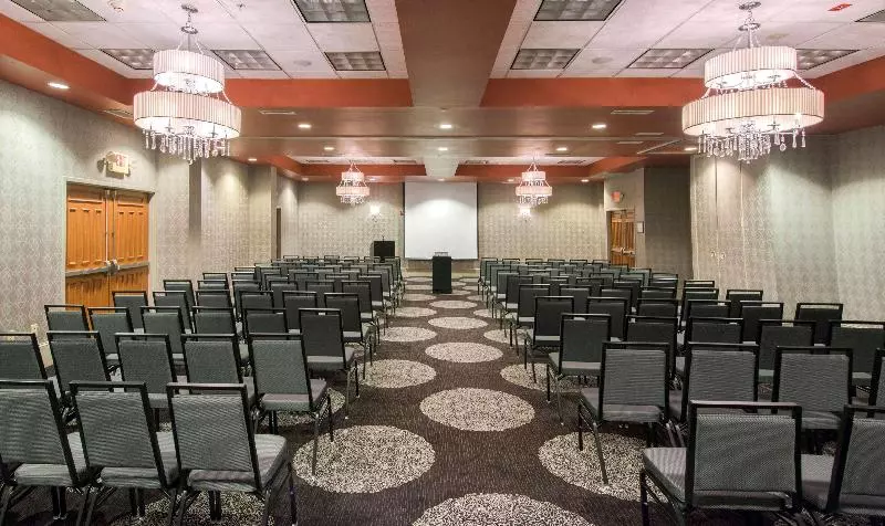 هتل Hampton Inn & Suites Raleighdurham Airportbrier Creek