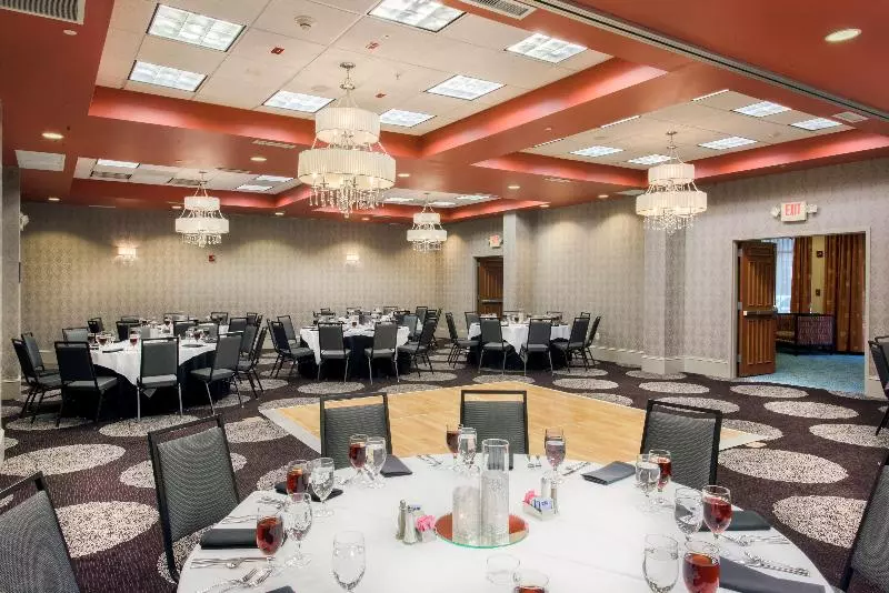 هتل Hampton Inn & Suites Raleighdurham Airportbrier Creek