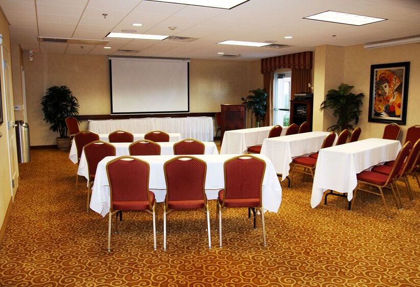 هتل Hampton Inn & Suites Redding