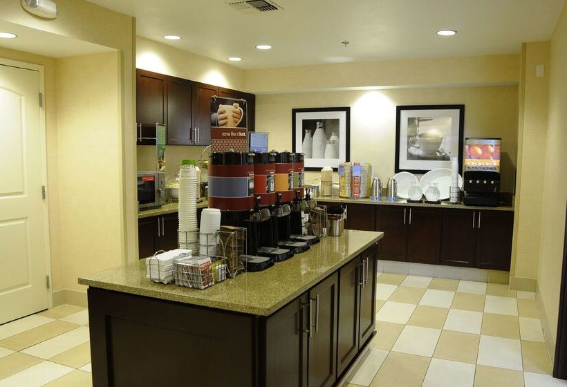 هتل Hampton Inn & Suites Redding