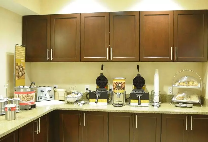 ホテル Hampton Inn & Suites Redding