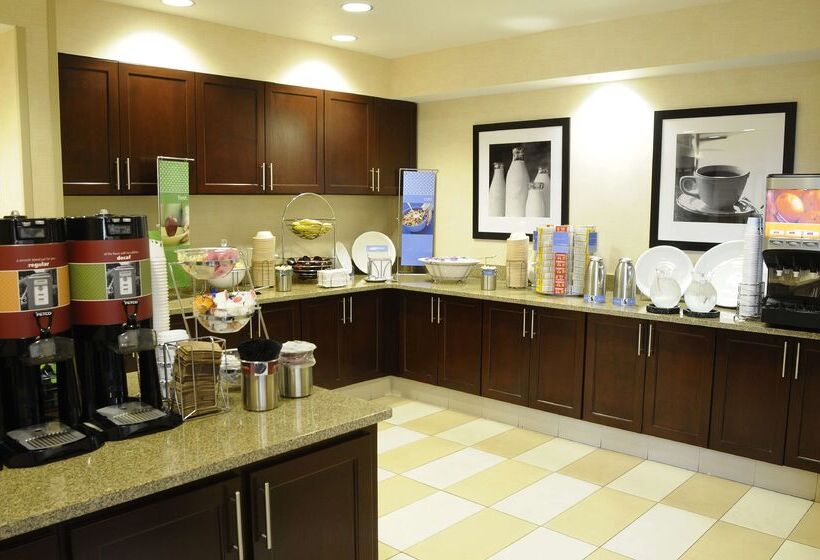 هتل Hampton Inn & Suites Redding