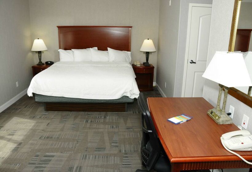 هتل Hampton Inn & Suites Redding