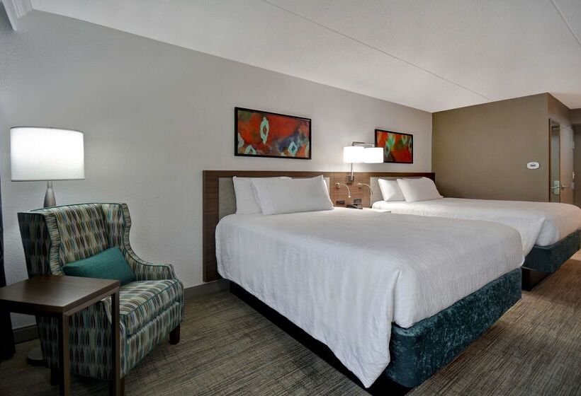 فندق Hilton Garden Inn Detroit Metro Airport