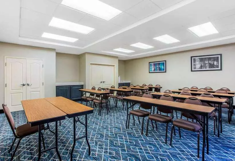 هتل La Quinta Inn & Suites By Wyndham Fultondale Birmingham N