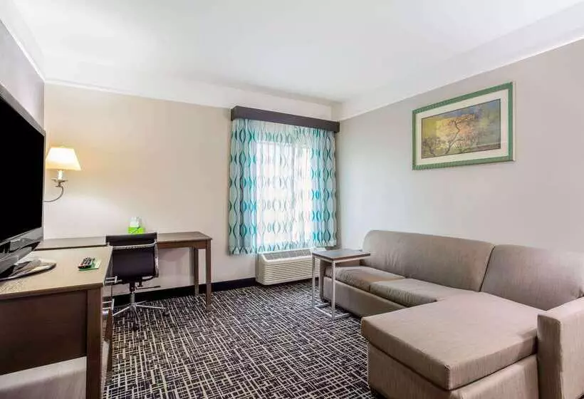 هتل La Quinta Inn & Suites By Wyndham Fultondale Birmingham N