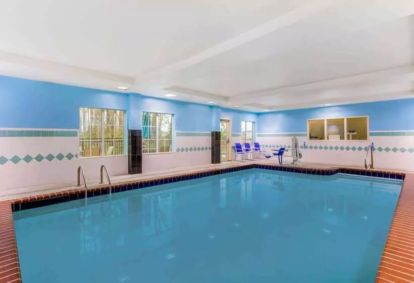 هتل La Quinta Inn & Suites By Wyndham Fultondale Birmingham N