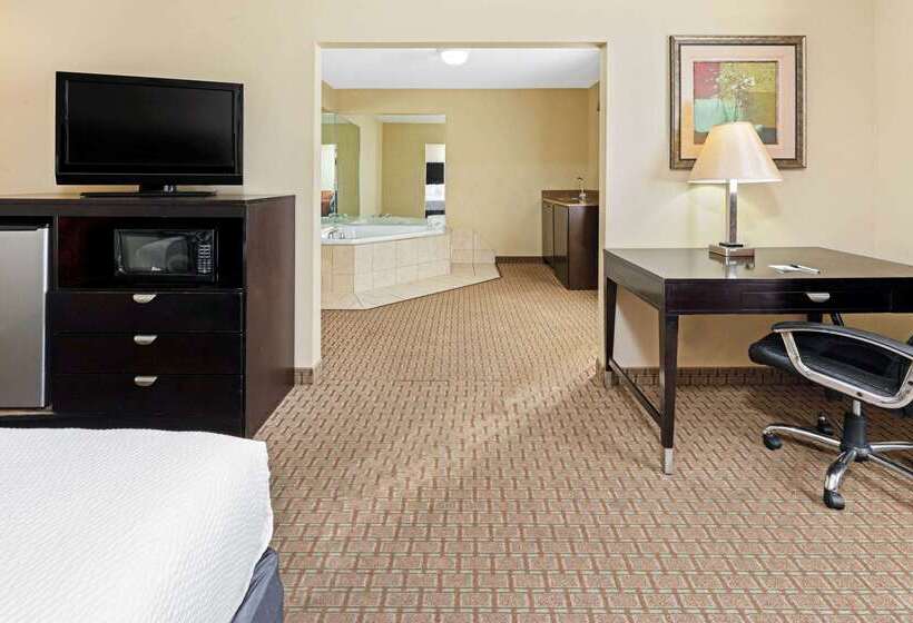 Отель La Quinta By Wyndham Morgan City