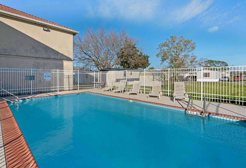 Отель La Quinta By Wyndham Morgan City