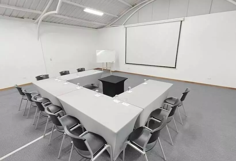 Hotel Ms Chipichape Plus