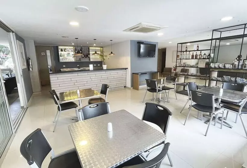 Hotel Ms Chipichape Plus