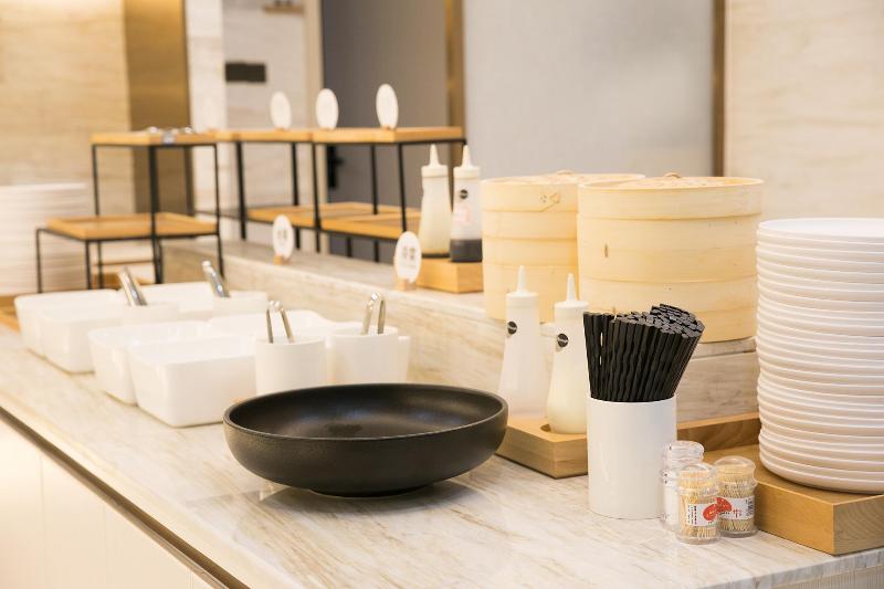 Отель Piao Home Inn Beijing Guo Mao East