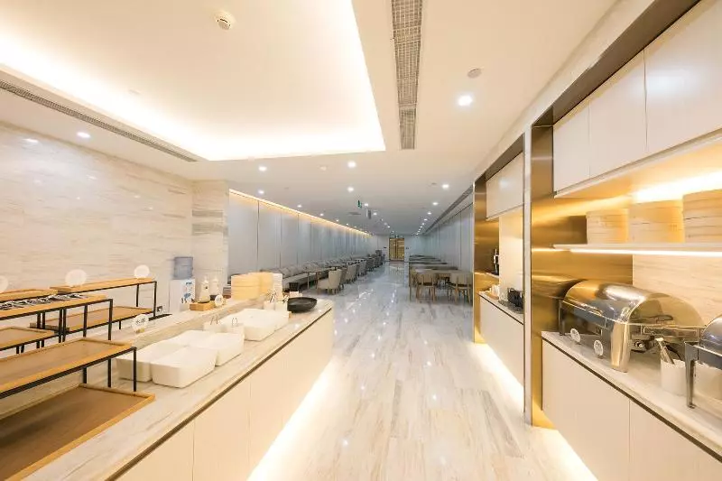 Отель Piao Home Inn Beijing Guo Mao East