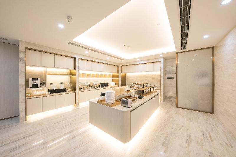 Отель Piao Home Inn Beijing Guo Mao East